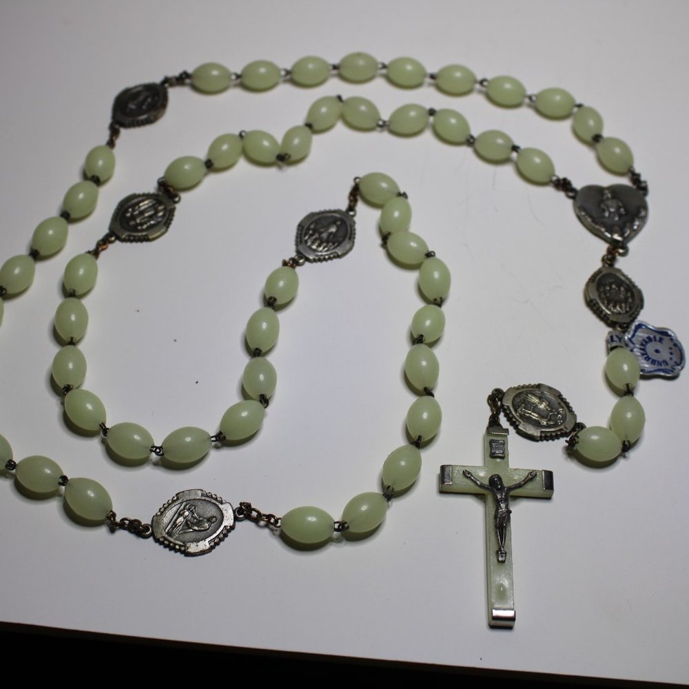 1950s Italian  Long Rosary Crucifix - Picture 5 of 12
